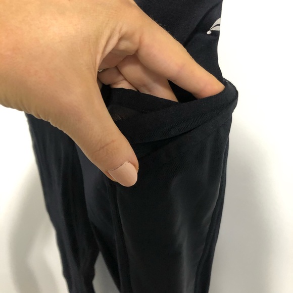 High Rise Fabletics Mesh Panel Pocket 7/8 Leggings - Picture 9 of 14